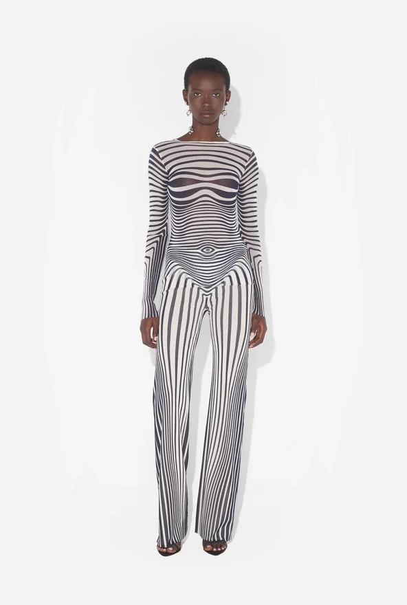 Re-Edition – the Navy Blue Body Morphing Top Re-Edition – the Navy Blue Body Morphing Top