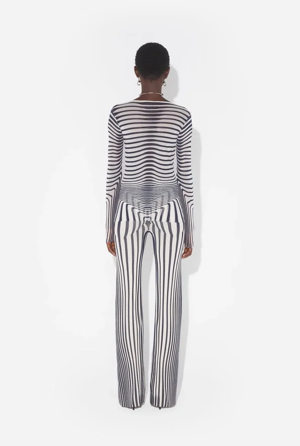 Re-Edition – the Navy Blue Body Morphing Top Re-Edition – the Navy Blue Body Morphing Top