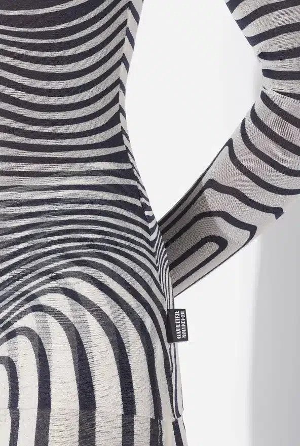 Re-Edition – the Navy Blue Body Morphing Top Re-Edition – the Navy Blue Body Morphing Top